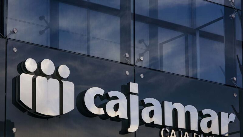 Cajamar saca a la venta 136 millones en financiación sana y refinanciada