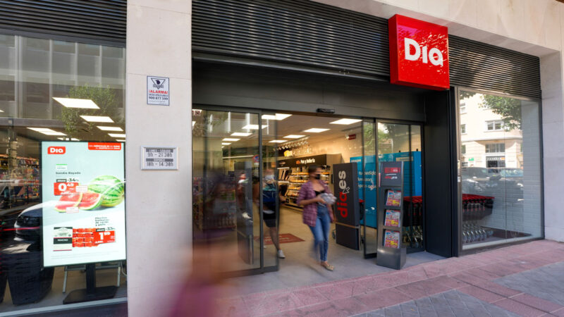 Dia reduce su deuda un 23% en seis meses tras la venta de tiendas a Alcampo