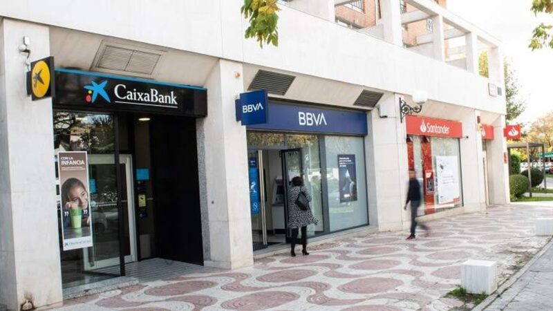 La banca española llena la ‘hucha’ de provisiones y se prepara por si llega la morosidad