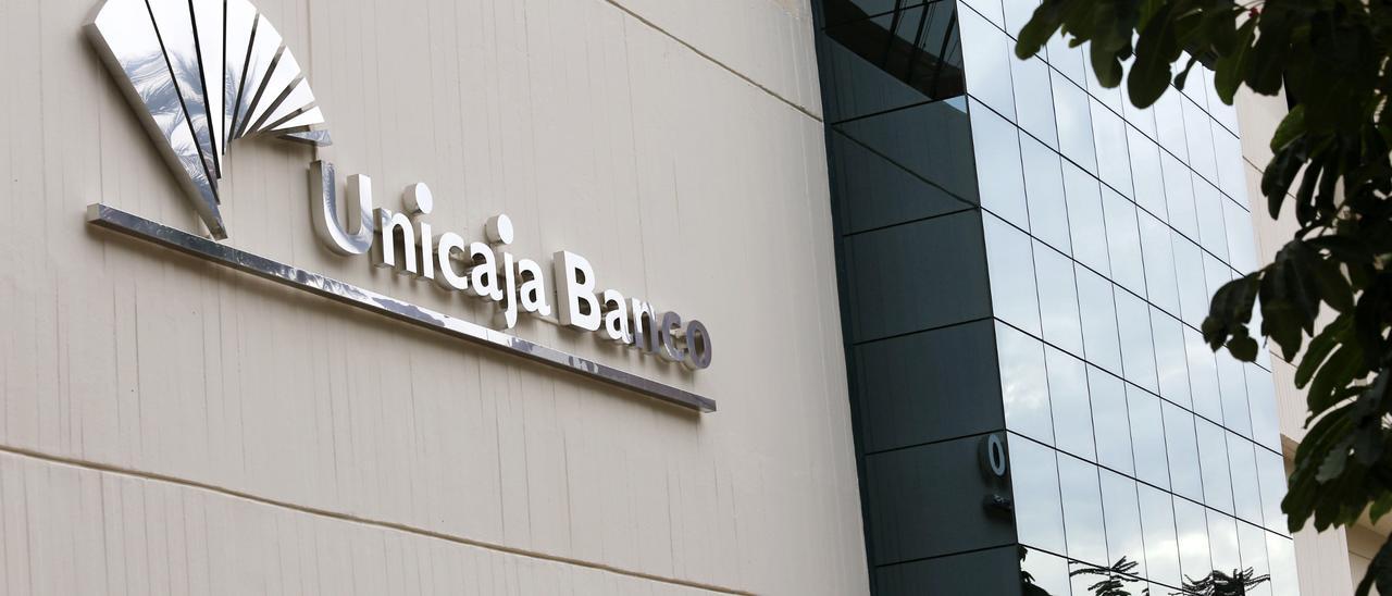 Santalucía alcanza el 3,5% del capital de Unicaja