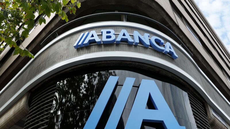 El banco digital que te paga por andar: Abanca lanza B100 con una cuenta remunerada de ahorro al 3,4%