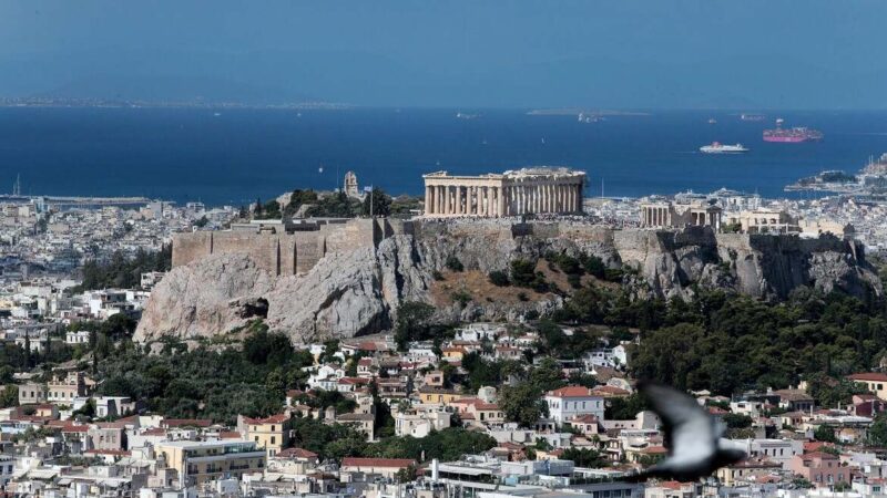 La crisis griega que amenaza con surcar el Mediterráneo y llegar a España: cuando el número de viviendas turísticas supera a las plazas hoteleras